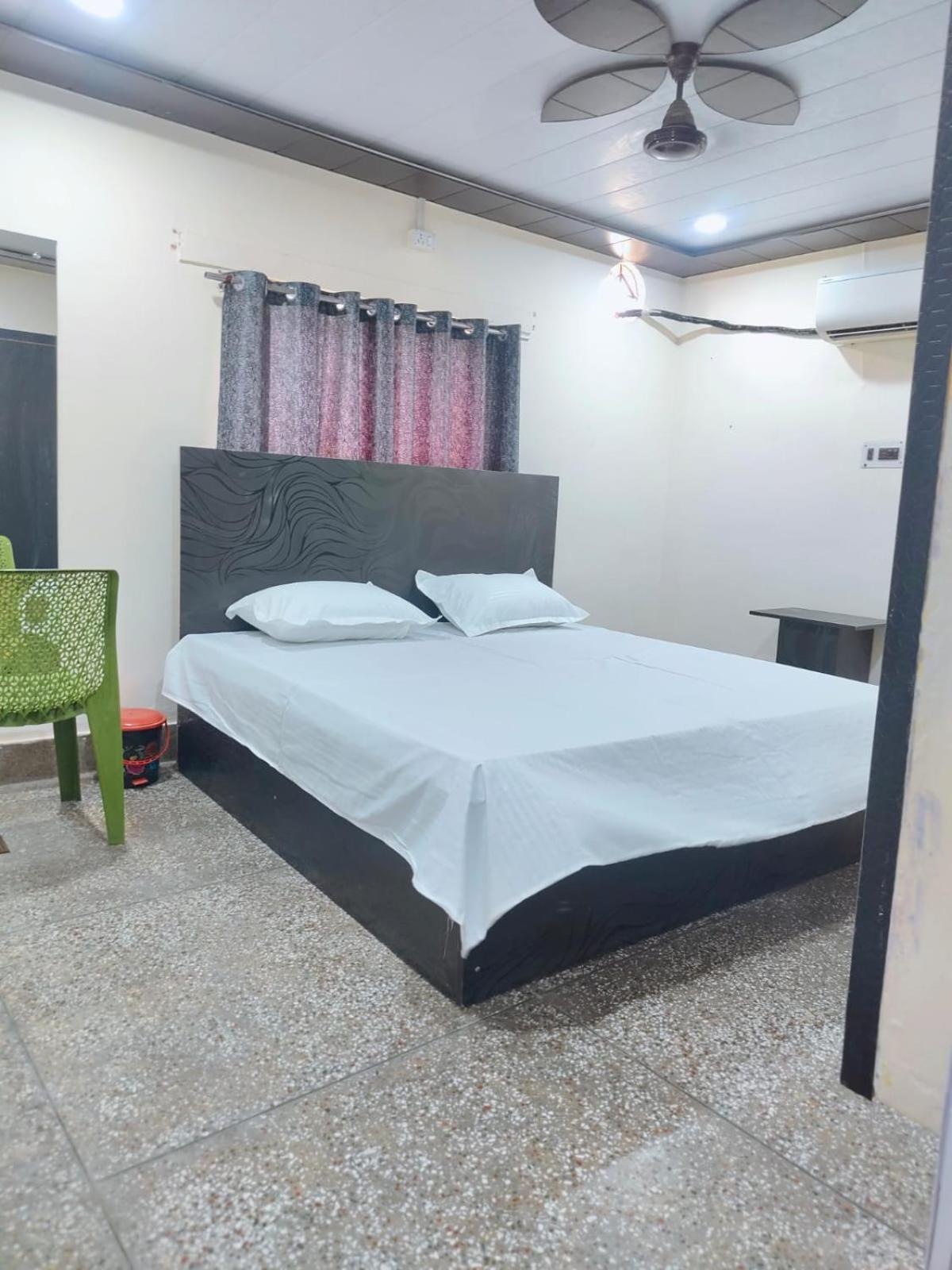Hotel Crystal Dreams มถุรา ภายนอก รูปภาพ
